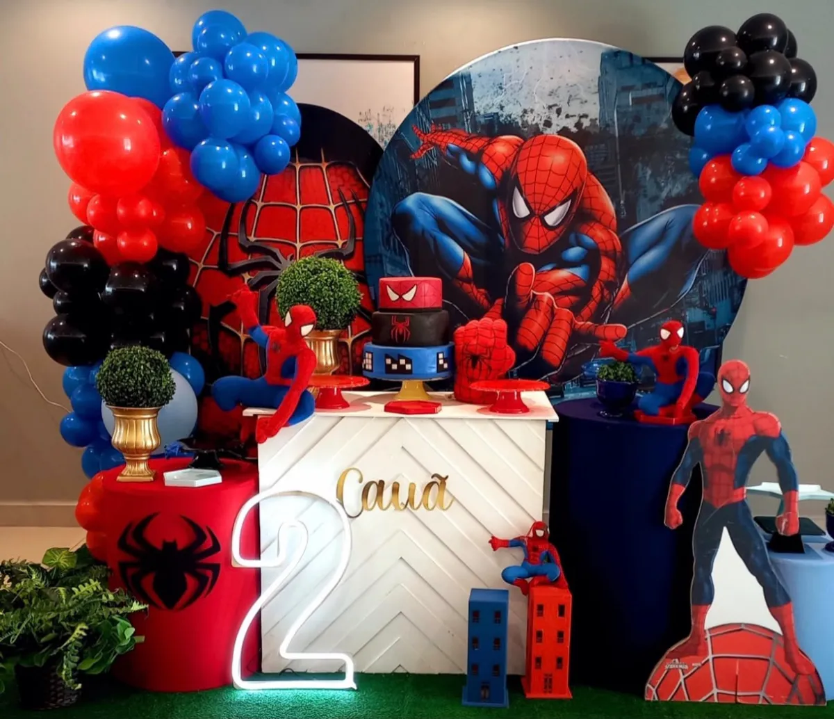 Decoração de festa infantil tema Homem-Aranha e super-heróis